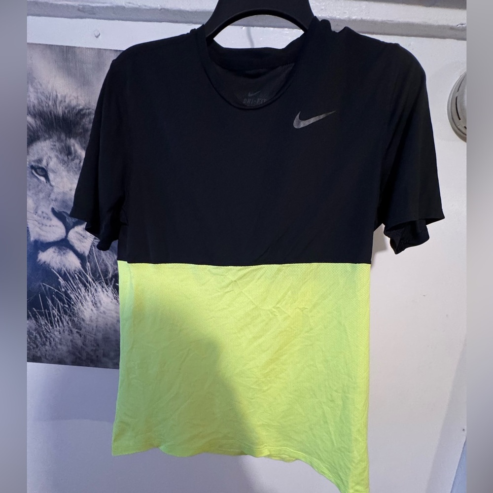 Nike Men's Black and Neon Green Tee
